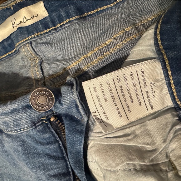 KanCan shorts-size 7- mid wash- ruffled ends - Picture 4 of 4